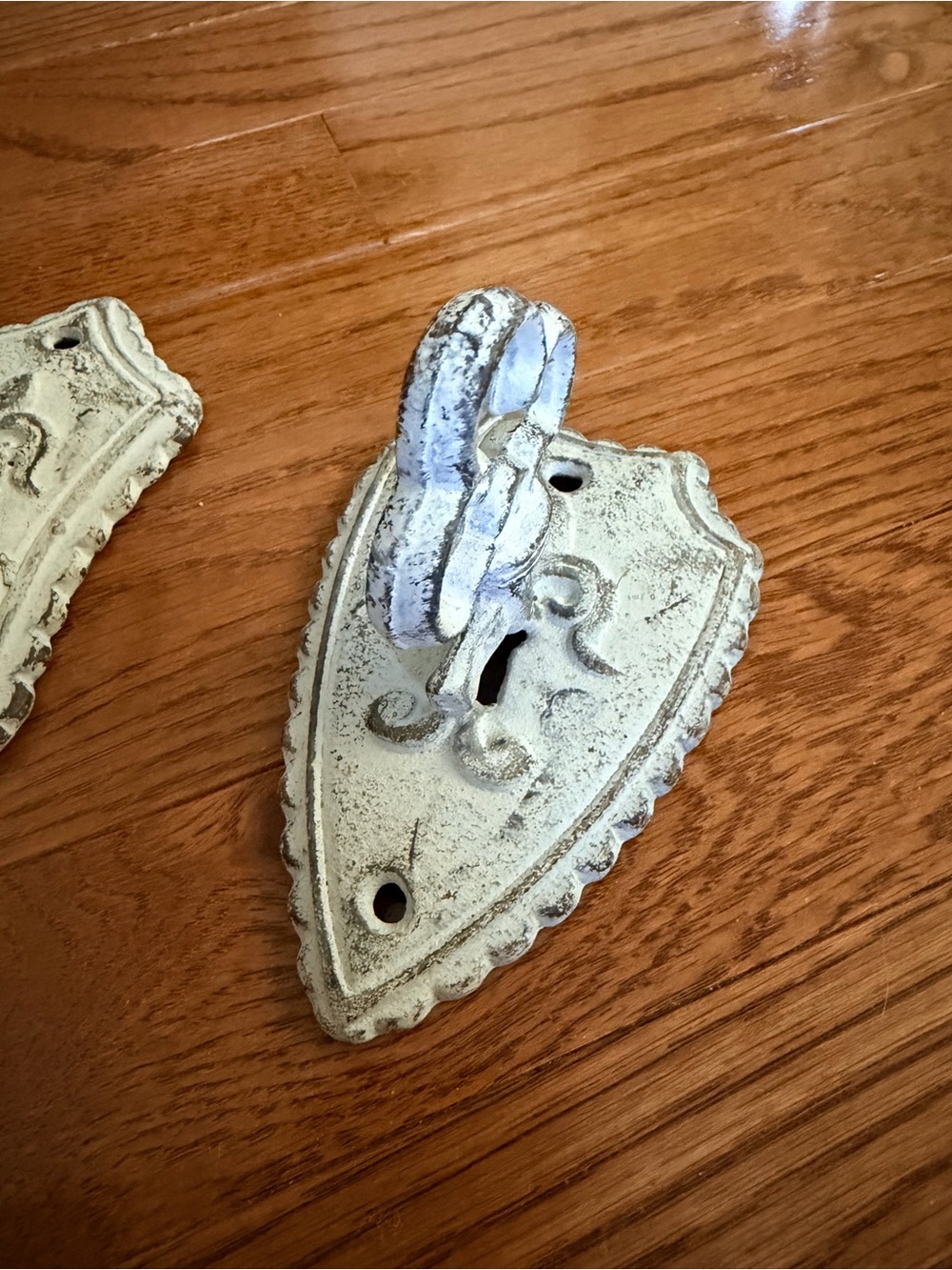 Vintage White Metal Key Wall Decor - Home Wall Decor set of 4 coat hooks